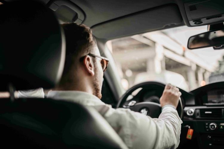 Jak konopí ovlivňuje řidičské dovednosti? CBD vs. THC